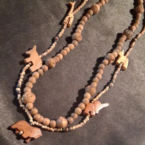 Vintage Brown Wooden Animal Necklace - Picture 2 of 11